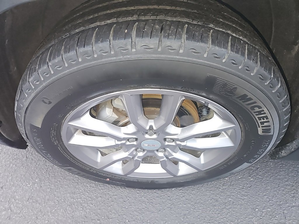 Used 2024 GMC Terrain SLT image 13