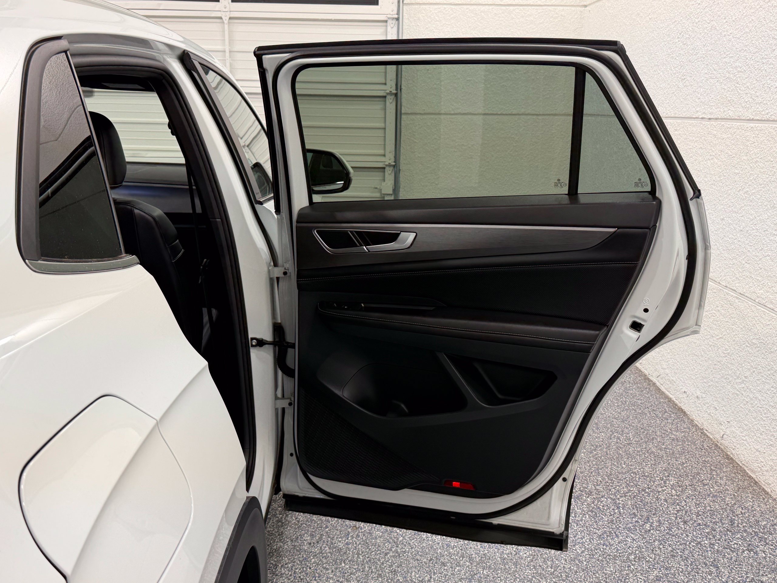 Certified 2024 Volkswagen Atlas Cross Sport SE FWD image 25