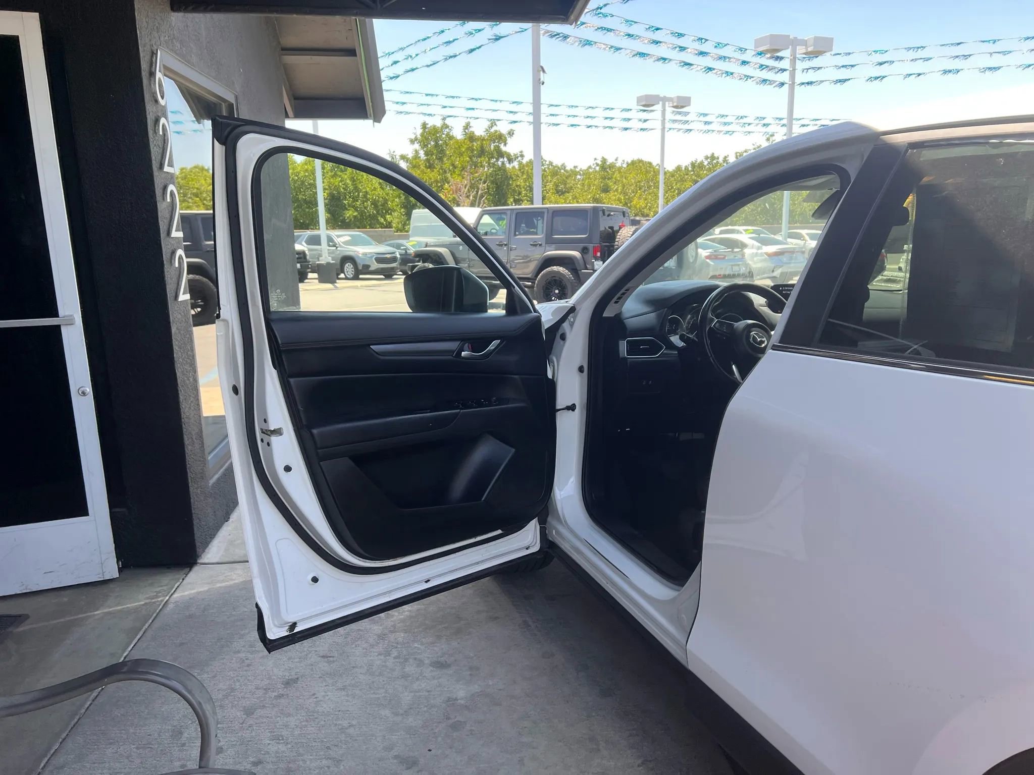 Used 2018 MAZDA CX-5 Touring image 8