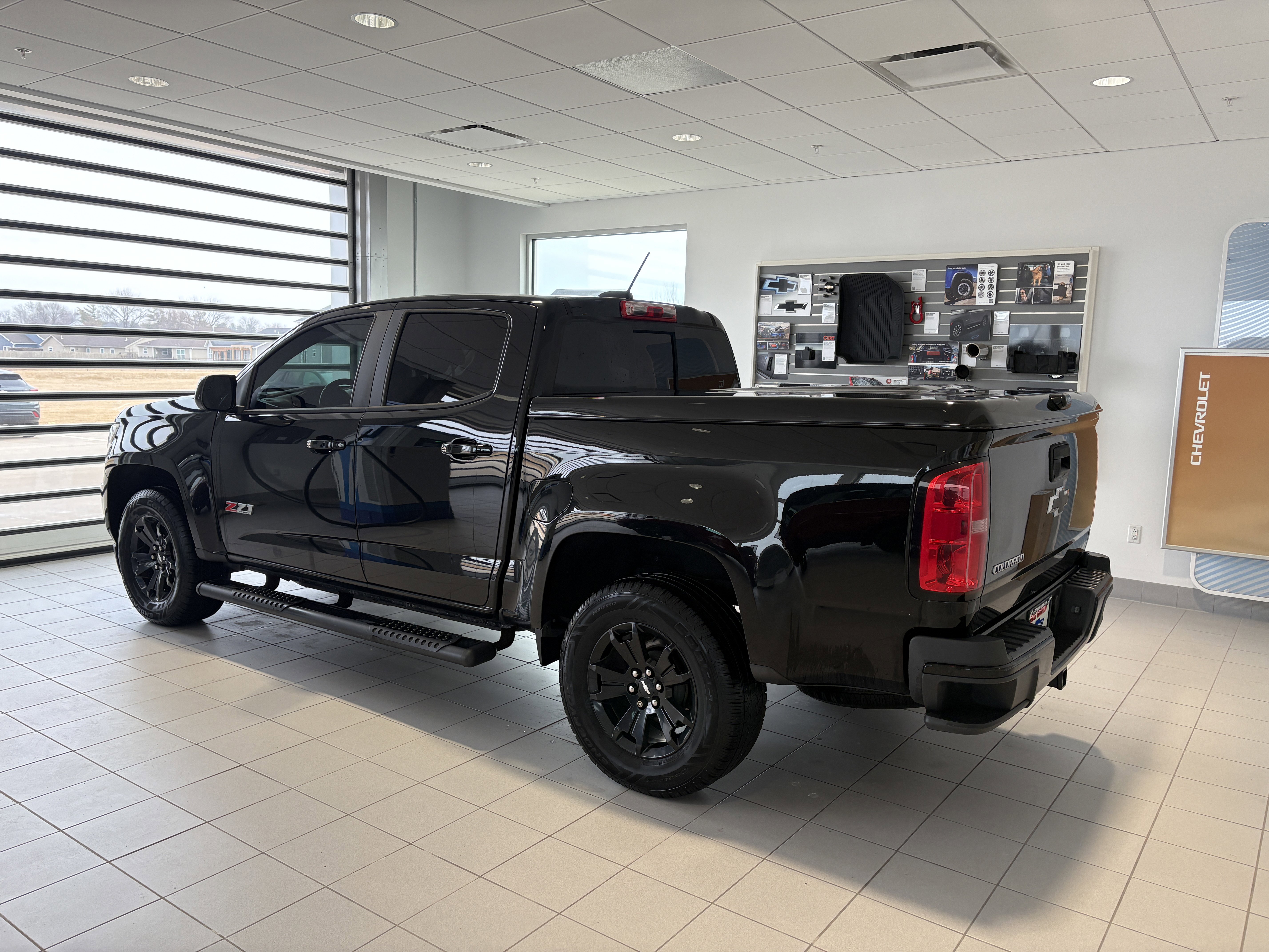 Used 2016 Chevrolet Colorado Z71 w/ Z71 Midnight Edition image 3
