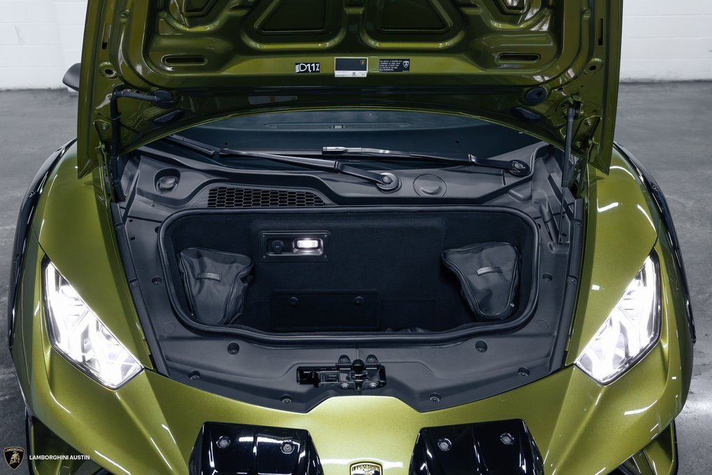 Used 2024 Lamborghini Huracan Sterrato image 3