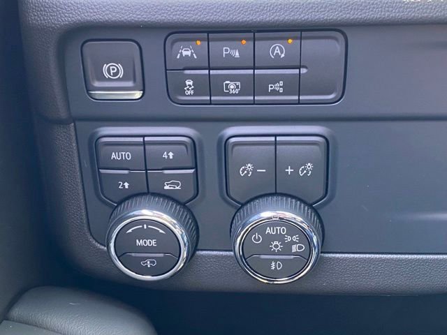 Used 2026 Chevrolet Suburban RST AWD/4WD image 20