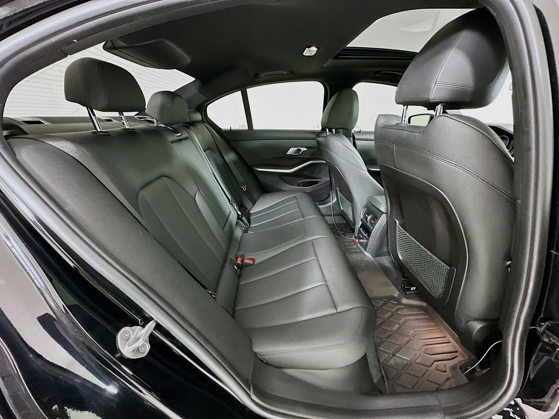 Used 2020 BMW 330i xDrive Sedan AWD/4WD image 29