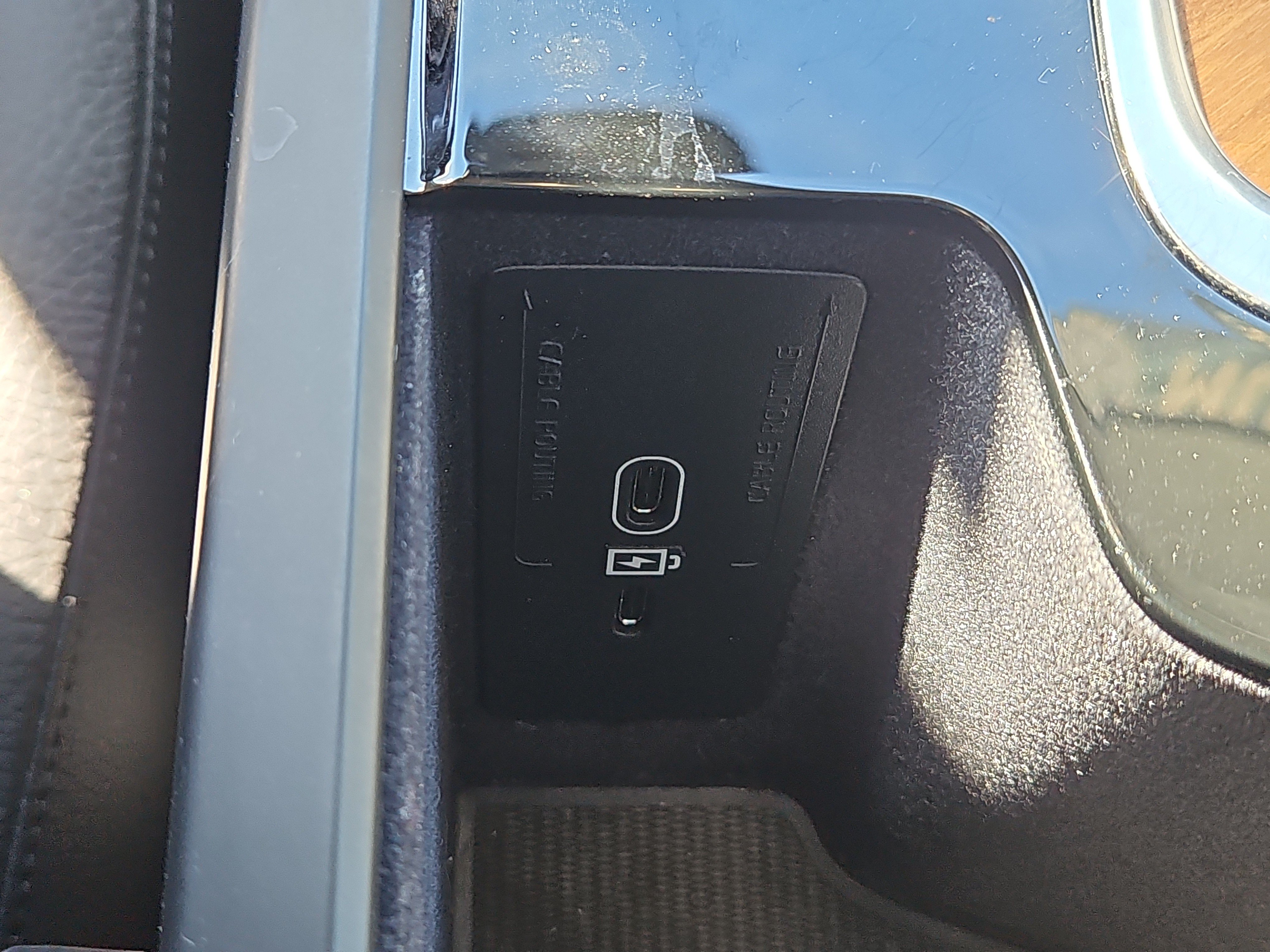 Used 2025 Volvo XC90 T8 Plus w/ Protection Package Premier AWD/4WD image 11