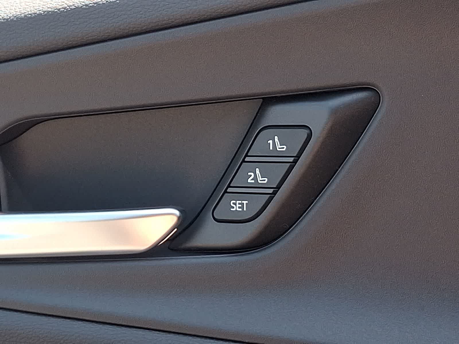 New 2026 Toyota Prius Plug-In Hybrid FWD image 15