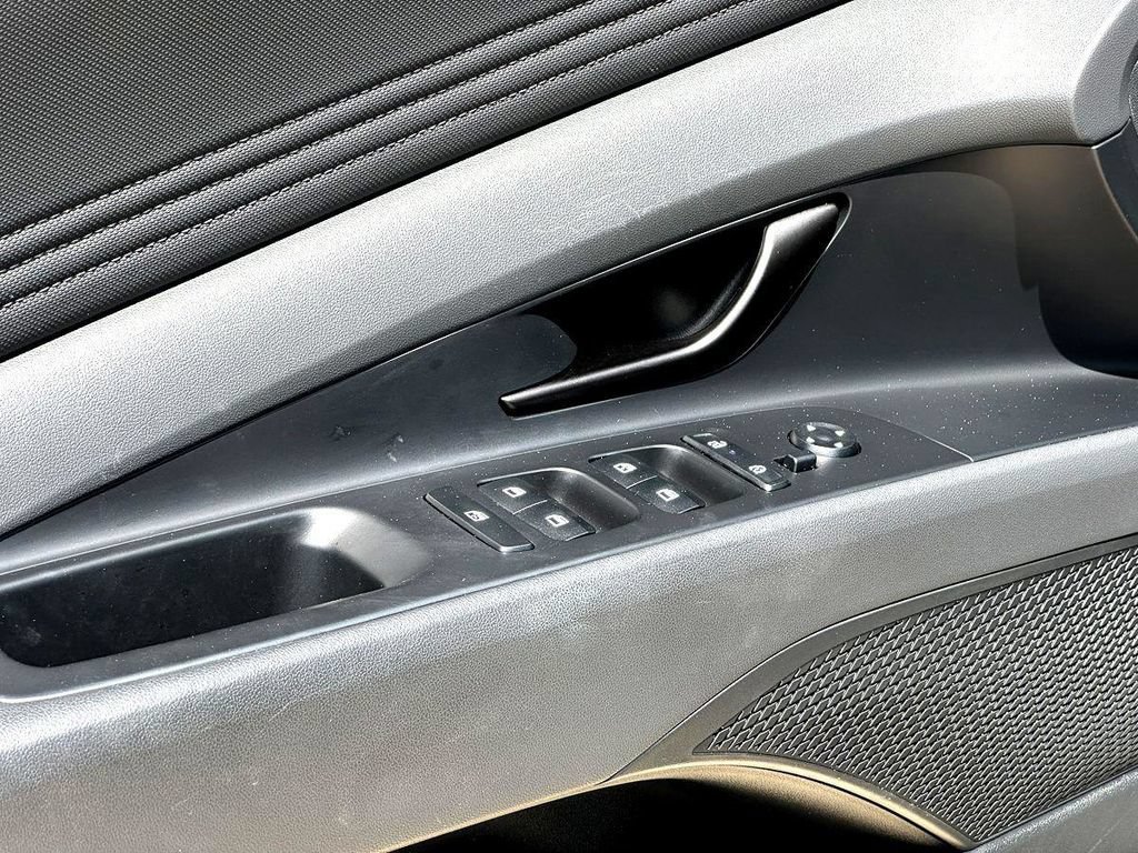 Used 2025 Hyundai Elantra Sport FWD image 14