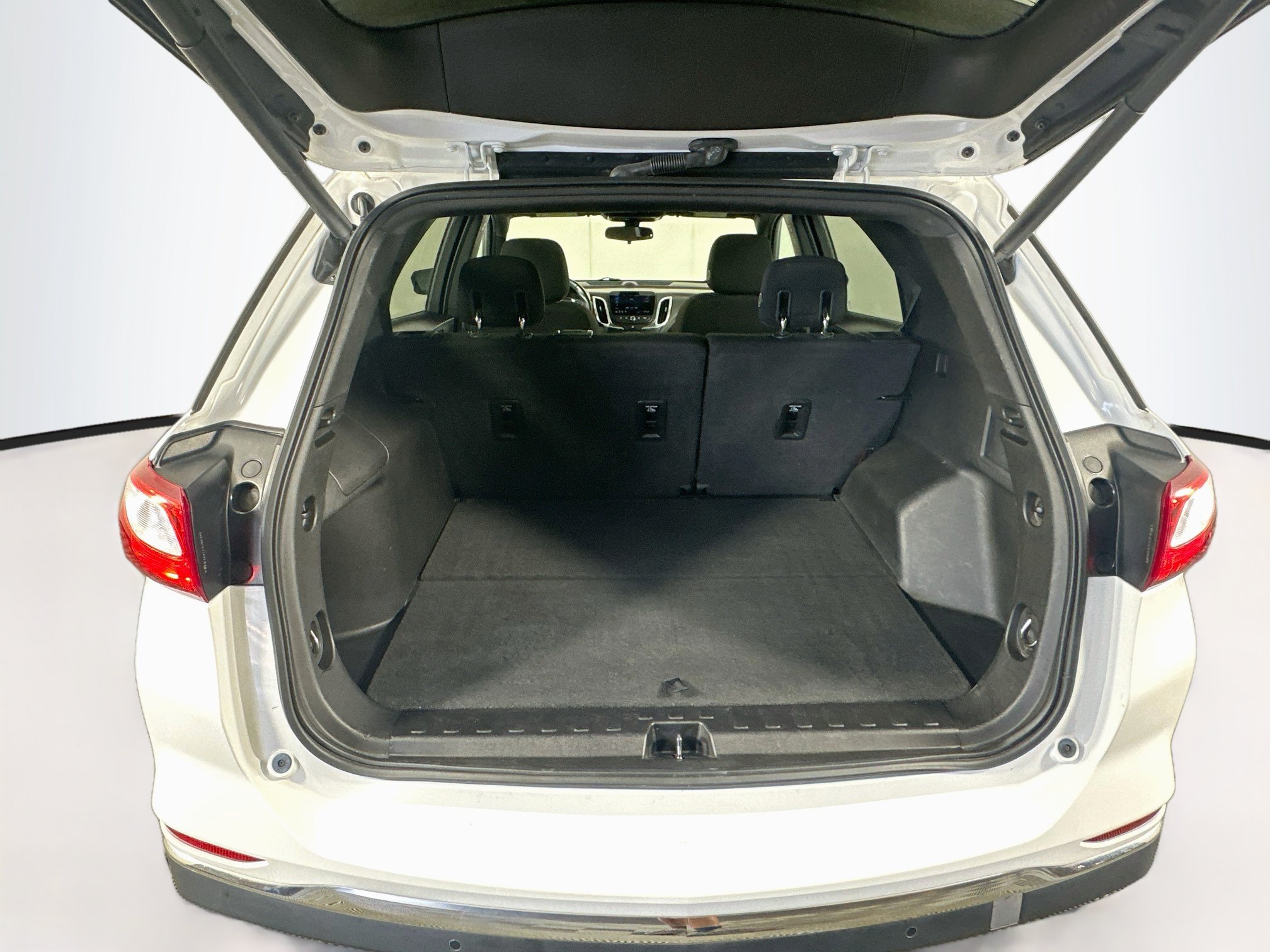 Used 2019 Chevrolet Equinox LT w/ Sun & Navigation Package AWD/4WD image 28