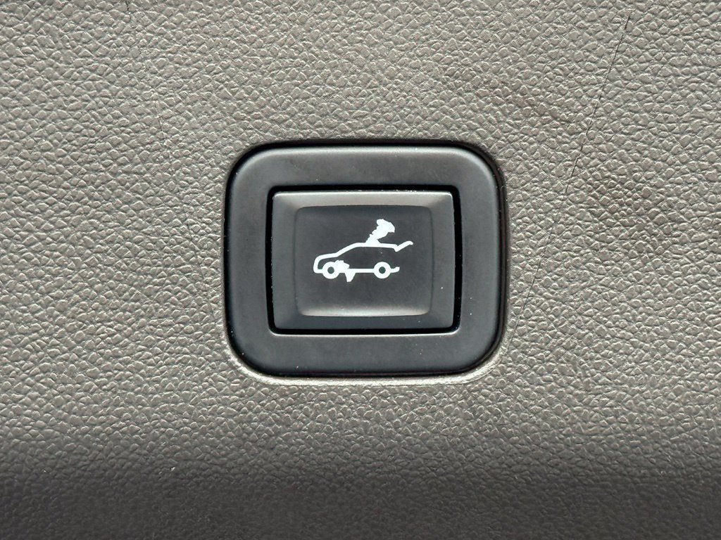 Used 2022 GMC Yukon SLT w/ SLT Luxury Package RWD image 42