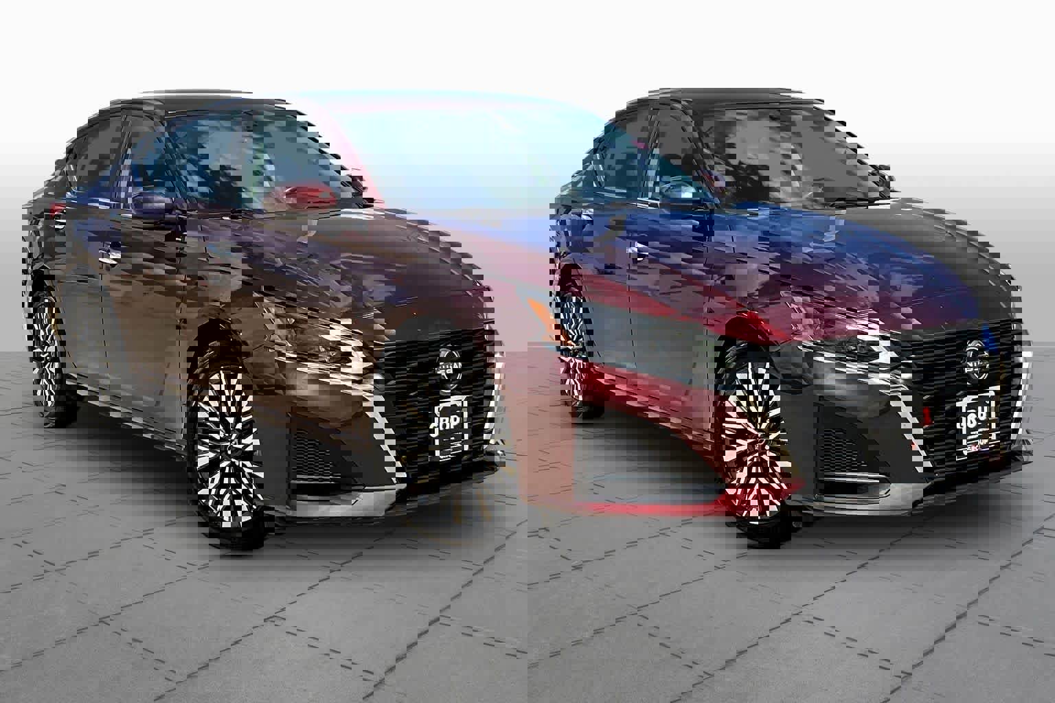 Used 2024 Nissan Altima 2.5 SV w/ SV Premium Package image 3