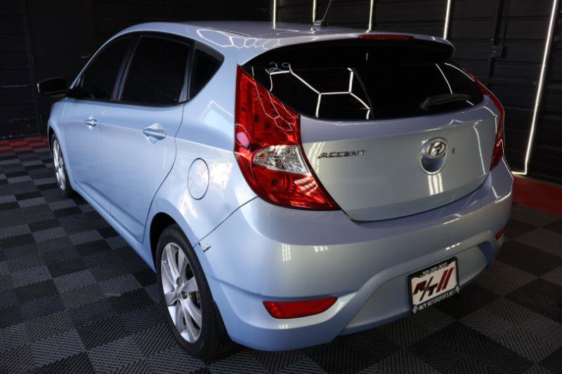 Used 2013 Hyundai Accent SE image 5
