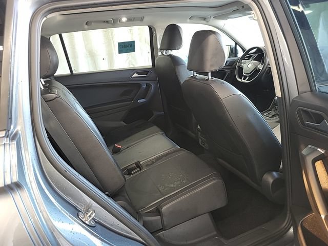 Used 2020 Volkswagen Tiguan SEL FWD image 13