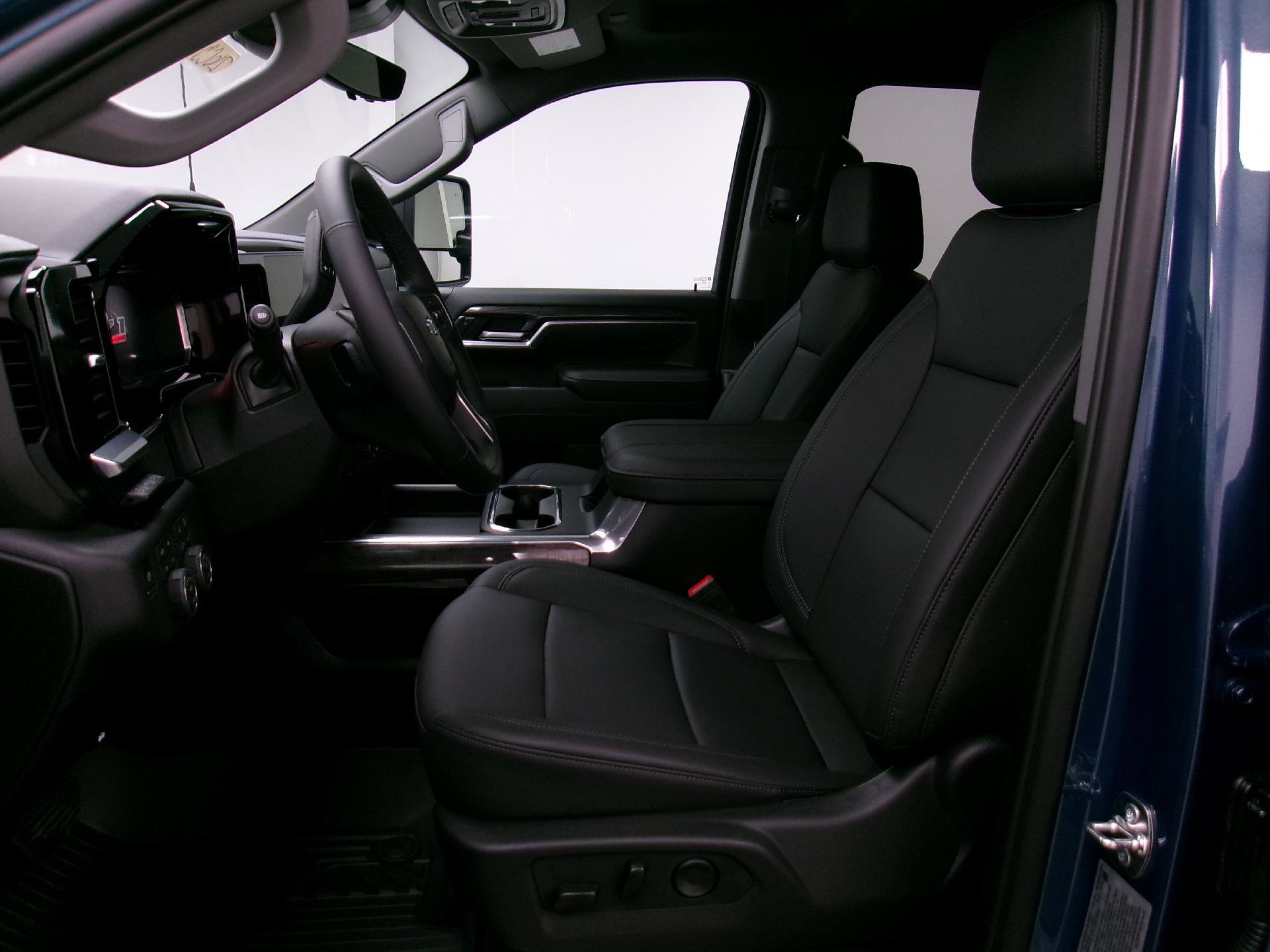 New 2026 Chevrolet Silverado 2500 LTZ w/ LTZ Plus Package AWD/4WD image 9
