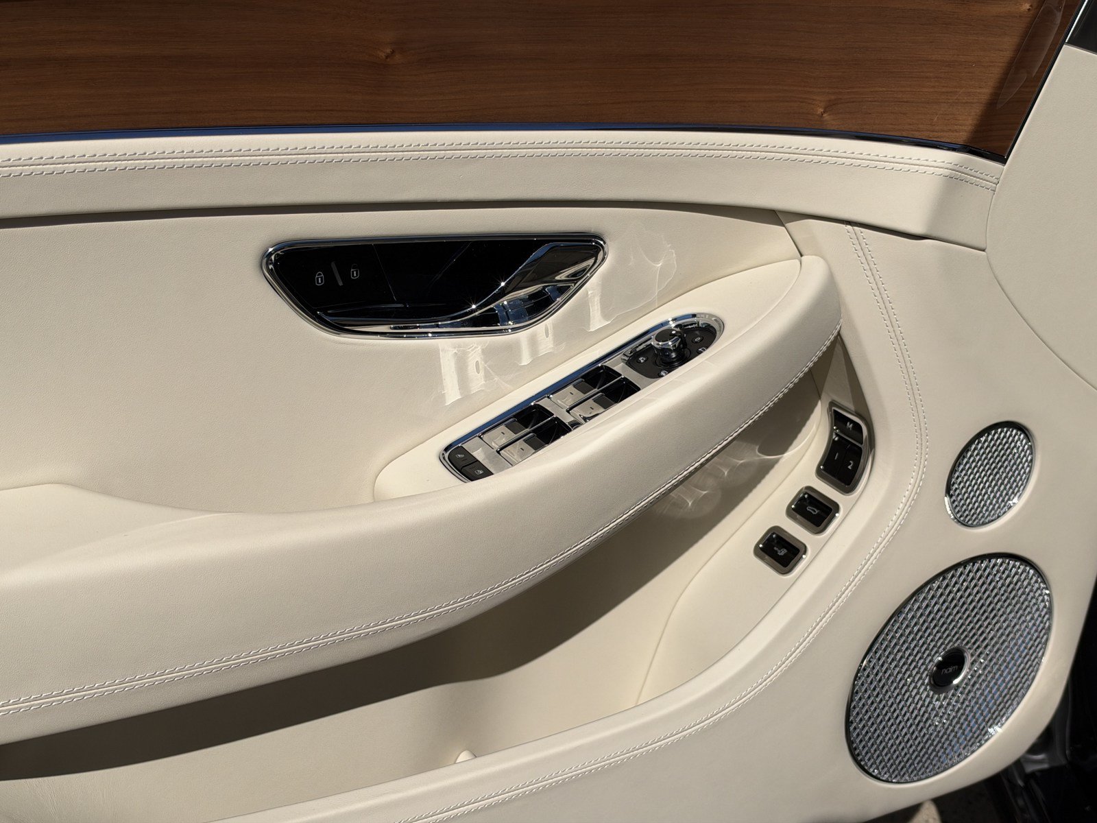 New 2027 Bentley Continental GTC AWD/4WD image 16
