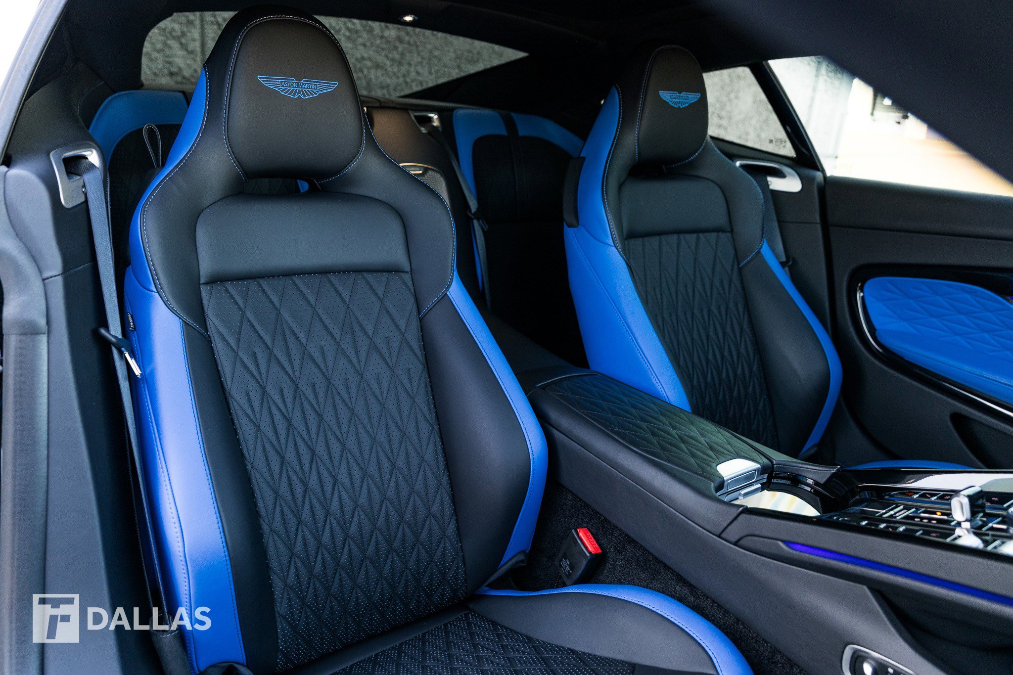 Used 2024 Aston Martin DB12 Coupe image 34