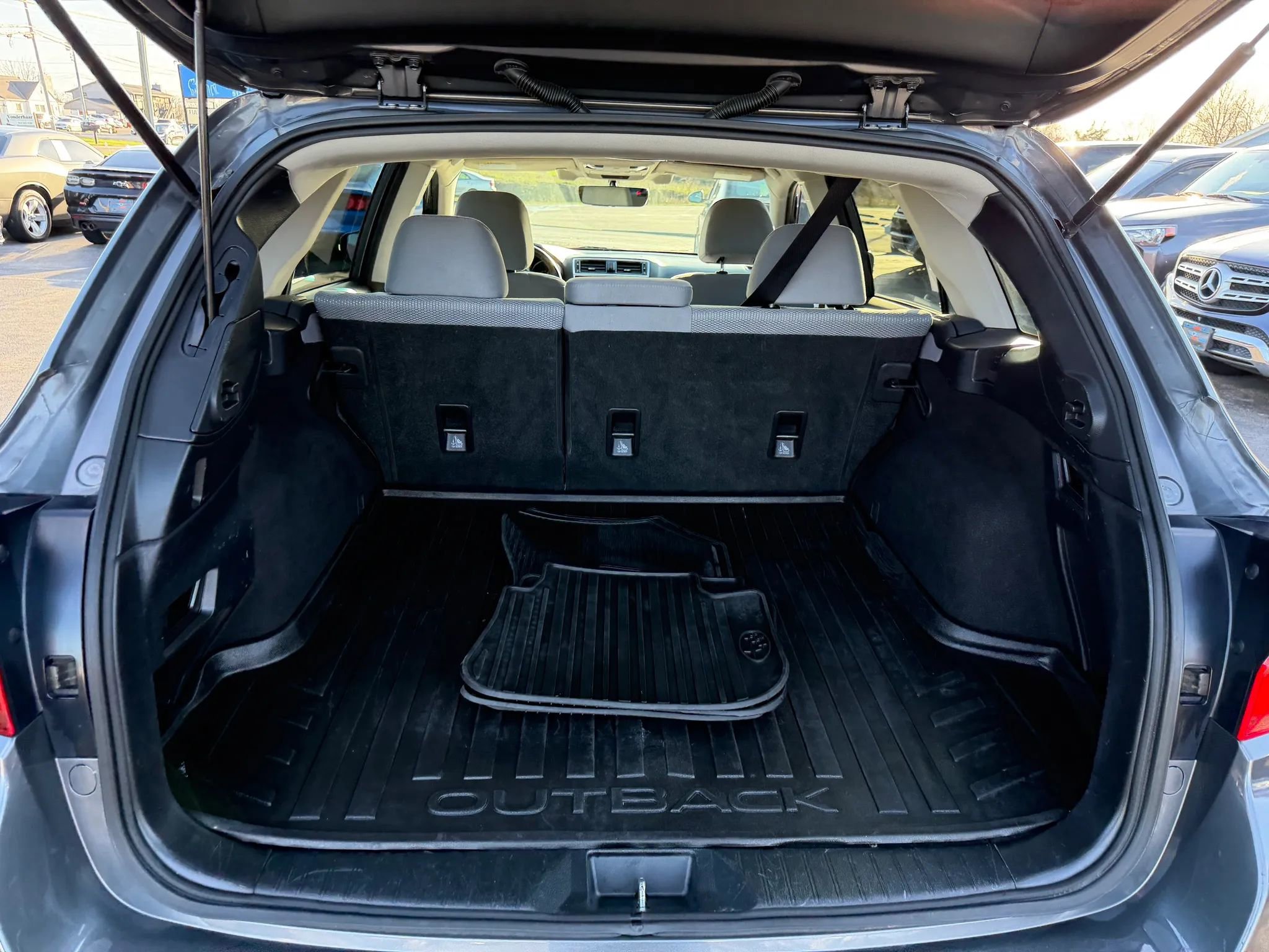Used 2018 Subaru Outback 2.5i Premium AWD/4WD image 32