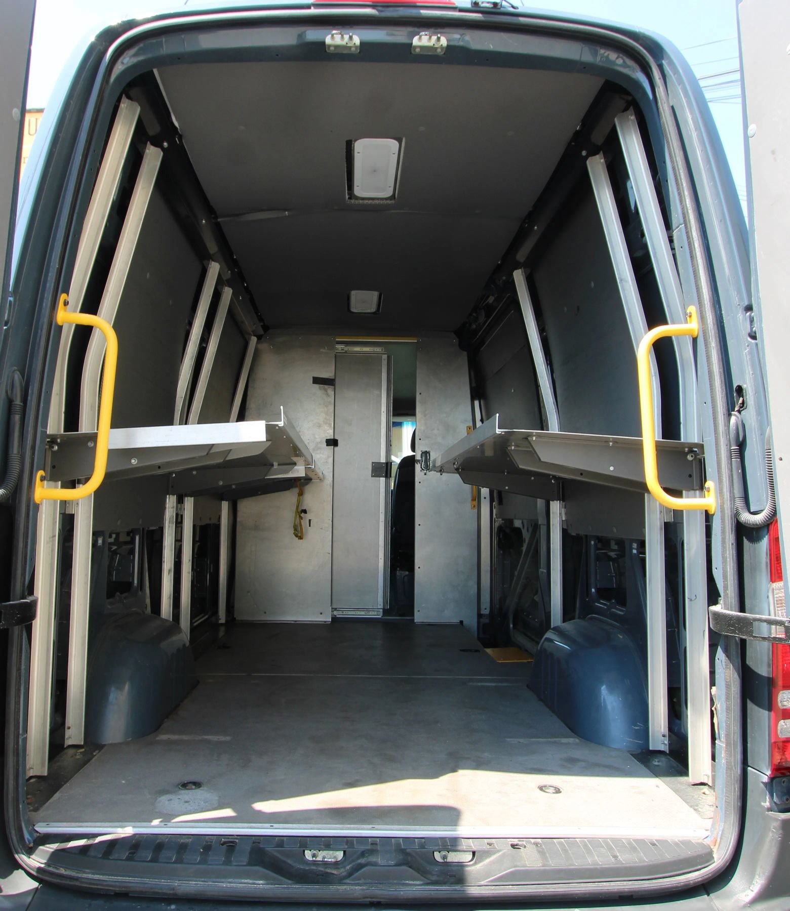 Used 2018 Mercedes-Benz Sprinter 2500 image 11