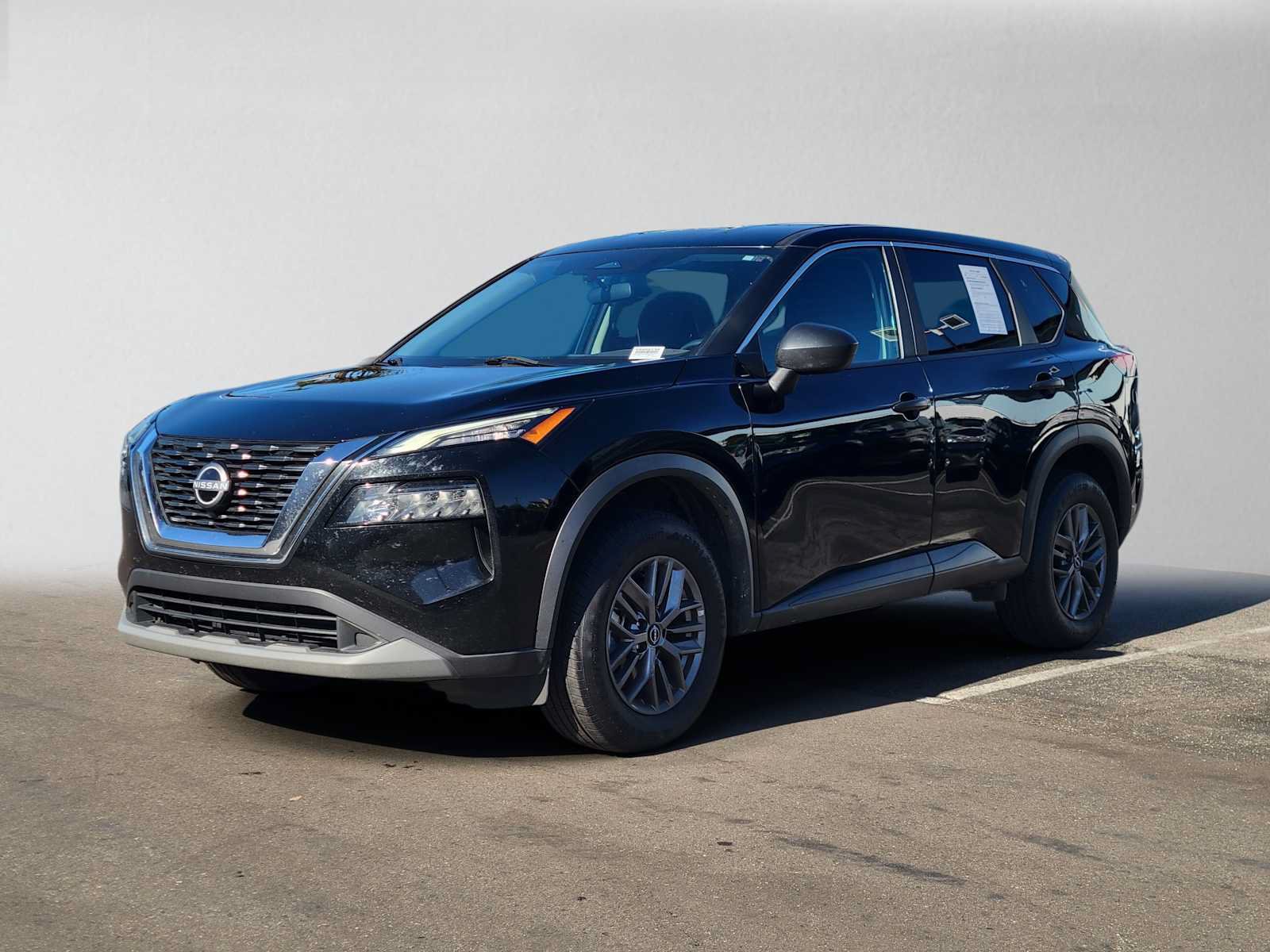 Used 2023 Nissan Rogue S AWD/4WD image 7