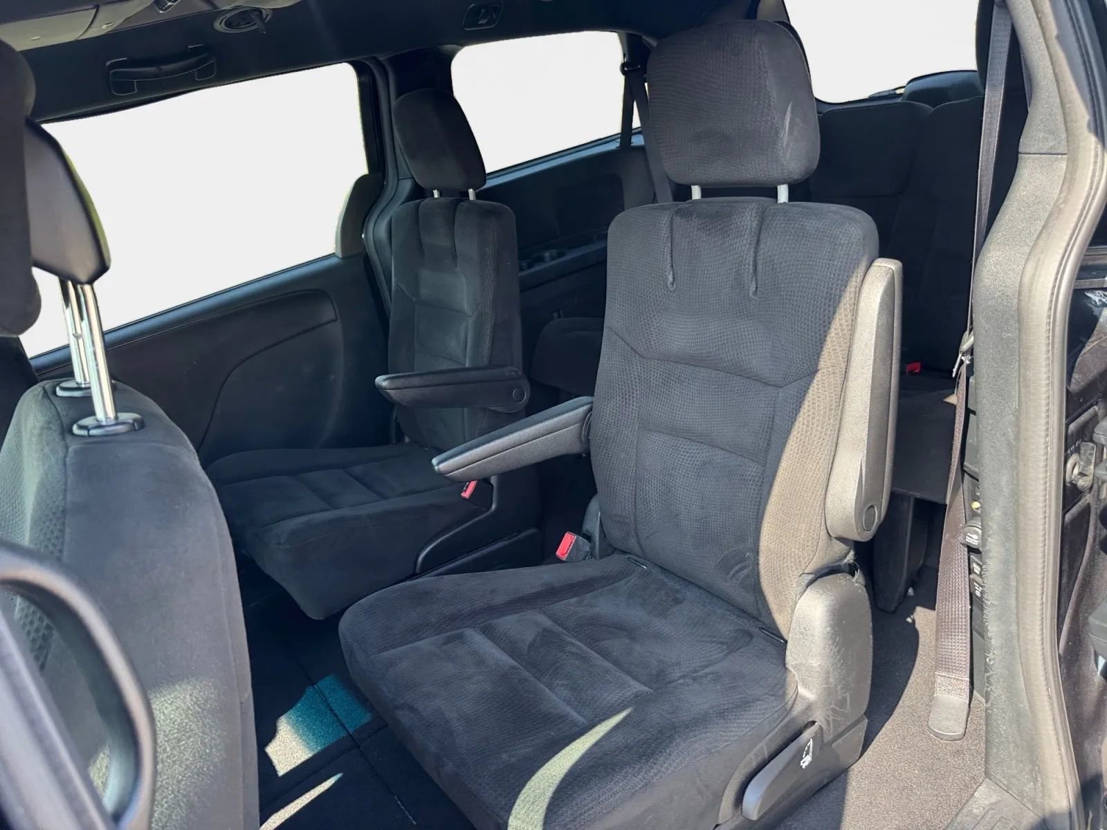 Used 2015 Dodge Grand Caravan SXT w/ Blacktop Package image 11