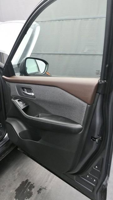 Used 2023 Nissan Rogue SV AWD/4WD image 16