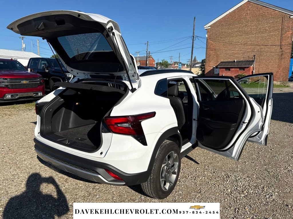 Used 2025 Chevrolet Trax LT FWD image 27