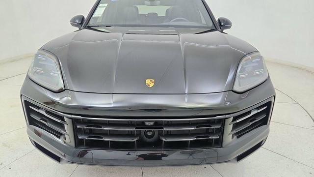 Used 2025 Porsche Cayenne w/ Premium Package image 9