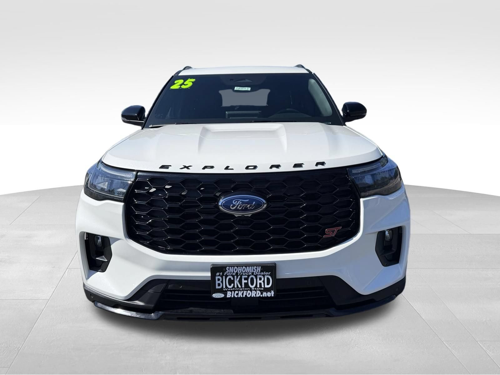 Used 2025 Ford Explorer ST AWD/4WD image 2