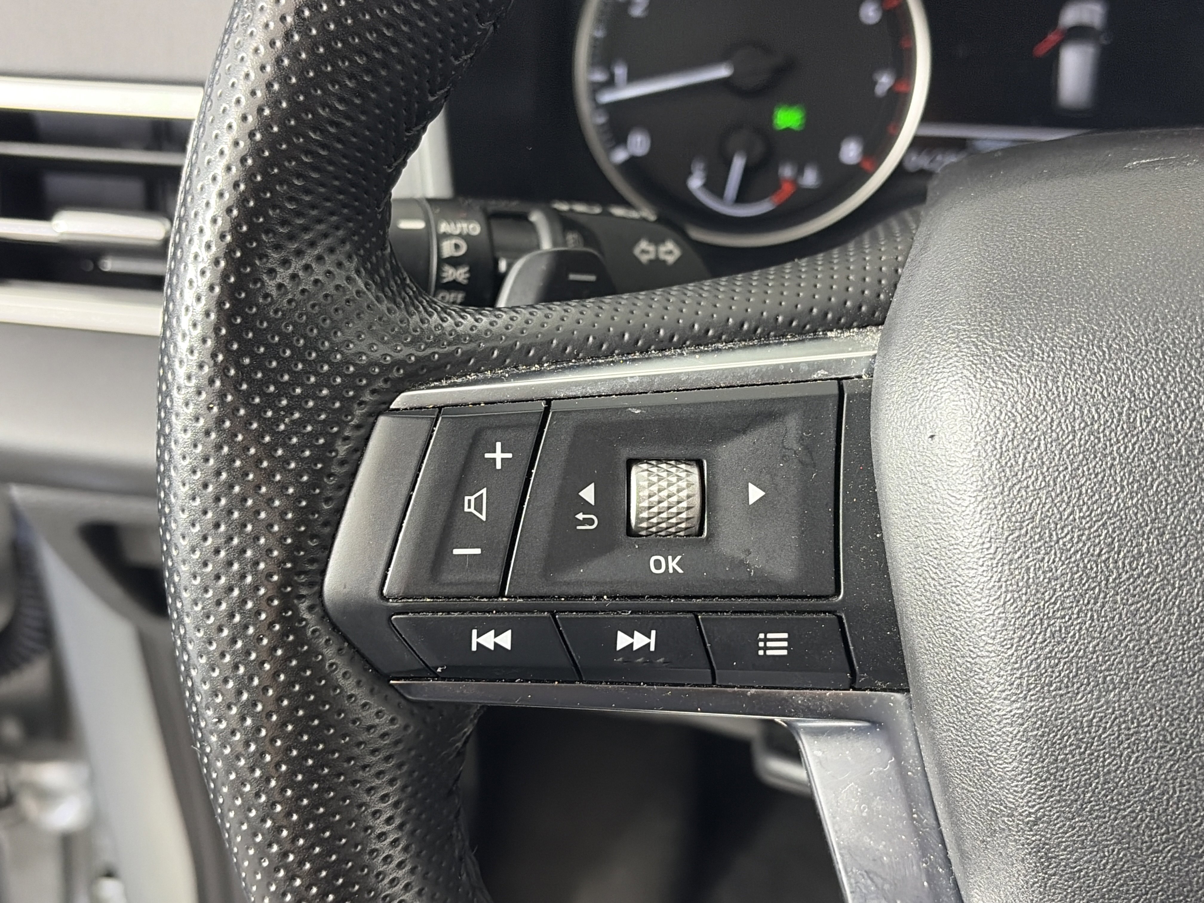 Used 2024 Mitsubishi Outlander SE FWD image 32