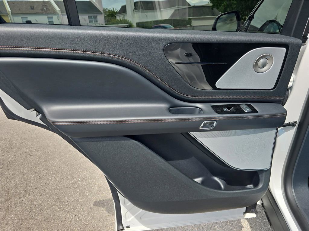 New 2026 Lincoln Aviator Black Label w/ Black Label Special Edition AWD/4WD image 10