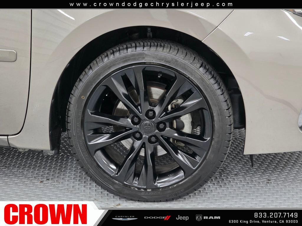Used 2019 Toyota Corolla SE w/ Body Protection Package FWD image 9