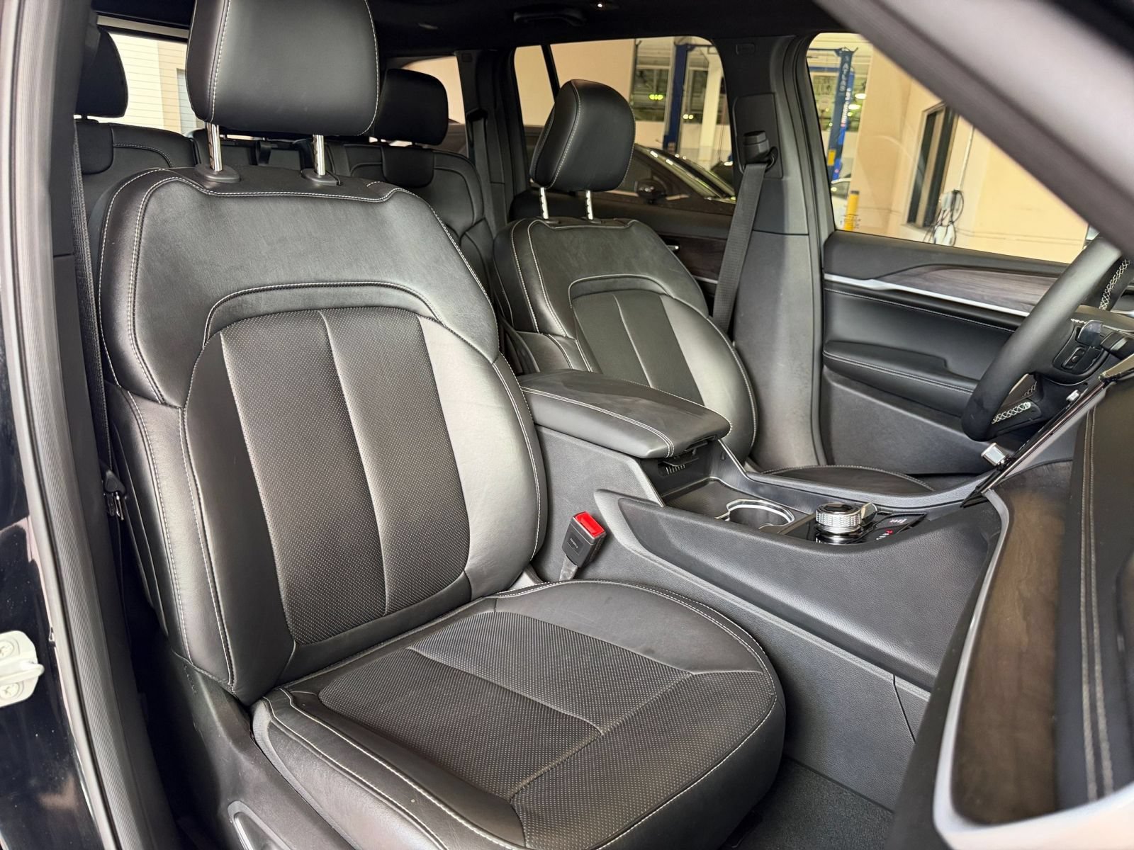 Used 2026 Jeep Grand Cherokee Limited AWD/4WD image 33