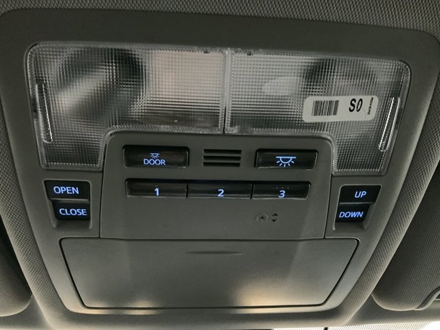 Used 2017 Toyota Highlander XLE AWD/4WD image 39