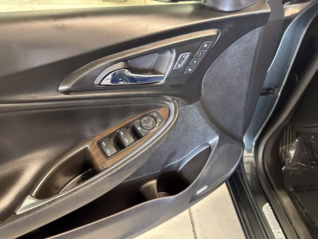 Used 2017 Chevrolet Malibu Premier w/ Premier Sun and Wheel Package FWD image 33