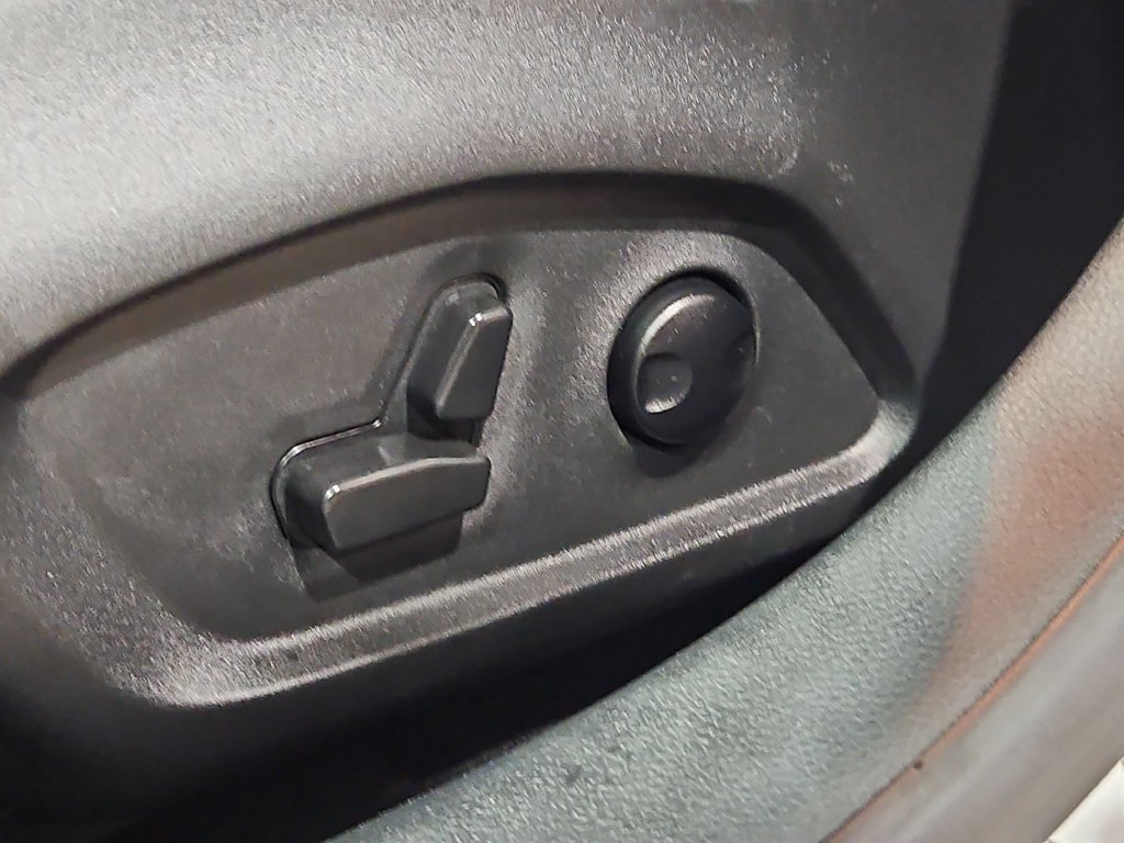 Used 2025 Jeep Compass Latitude w/ Sun & Sound Group AWD/4WD image 14