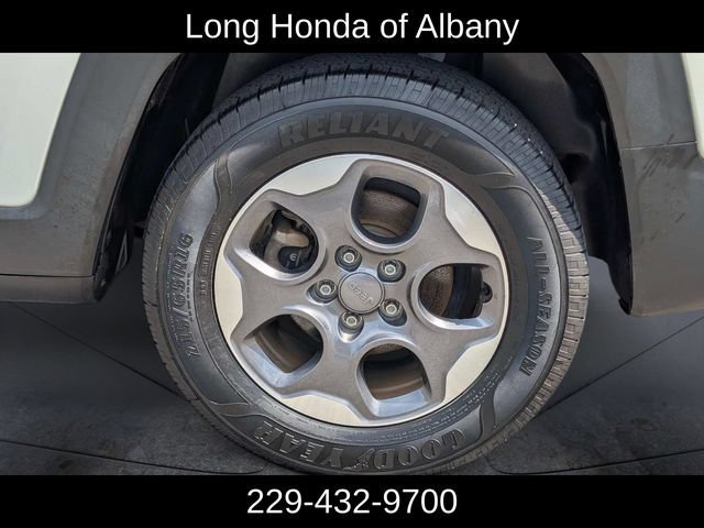 Used 2015 Jeep Renegade Sport w/ Power & Air Group FWD image 11