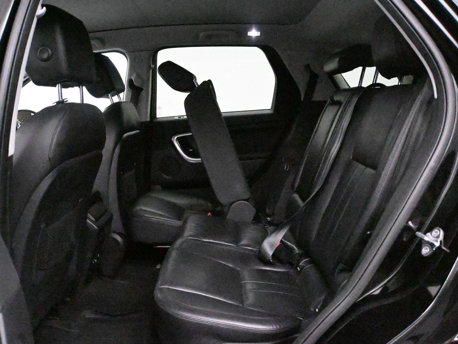 Used 2017 Land Rover Discovery Sport HSE image 12