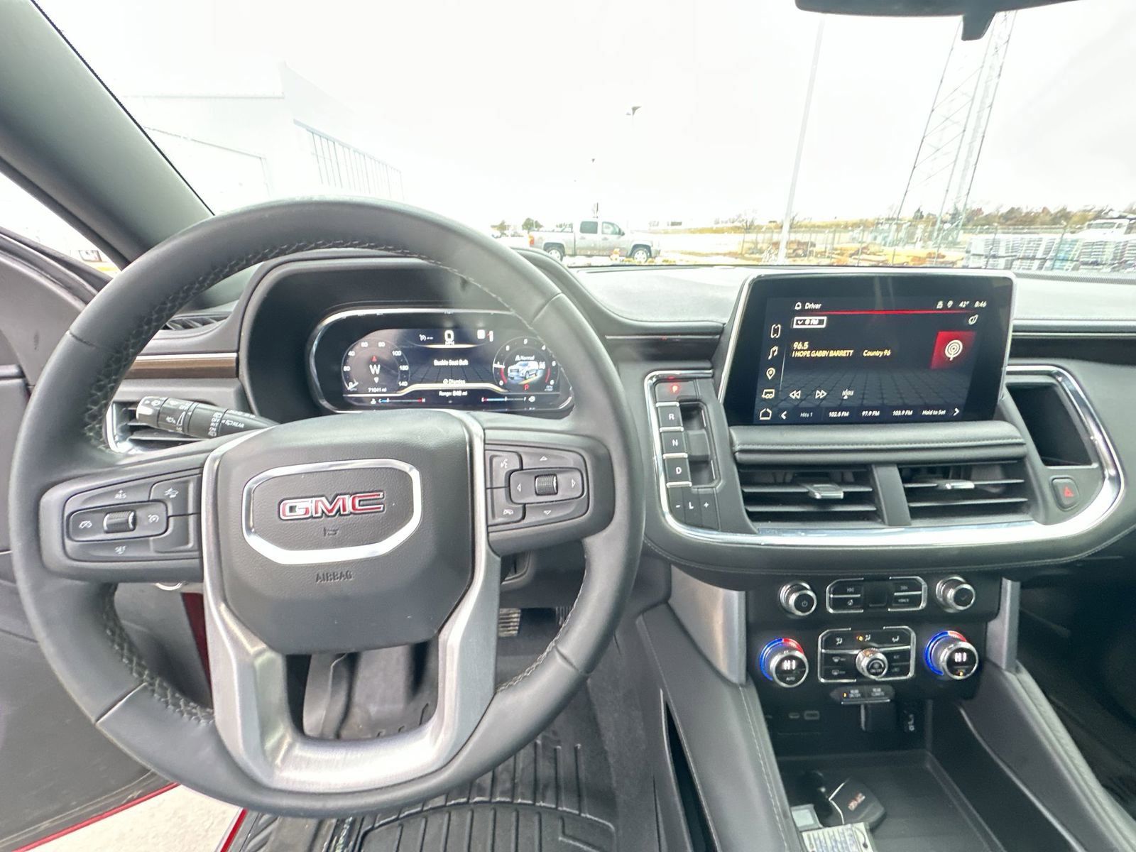 Used 2023 GMC Yukon XL SLE AWD/4WD image 11