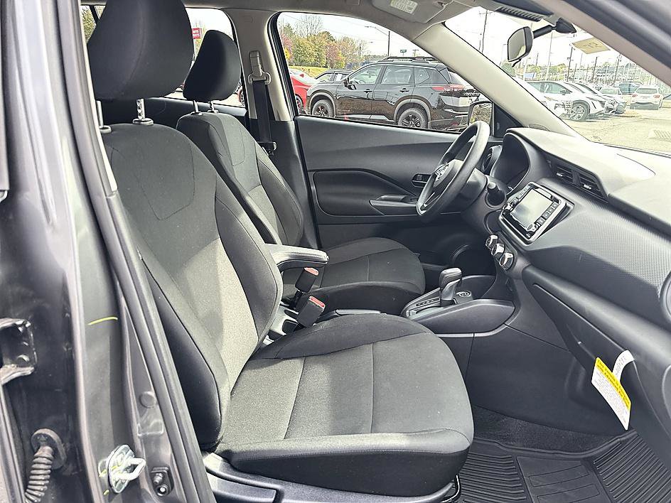 Certified 2025 Nissan Kicks Play S image 19