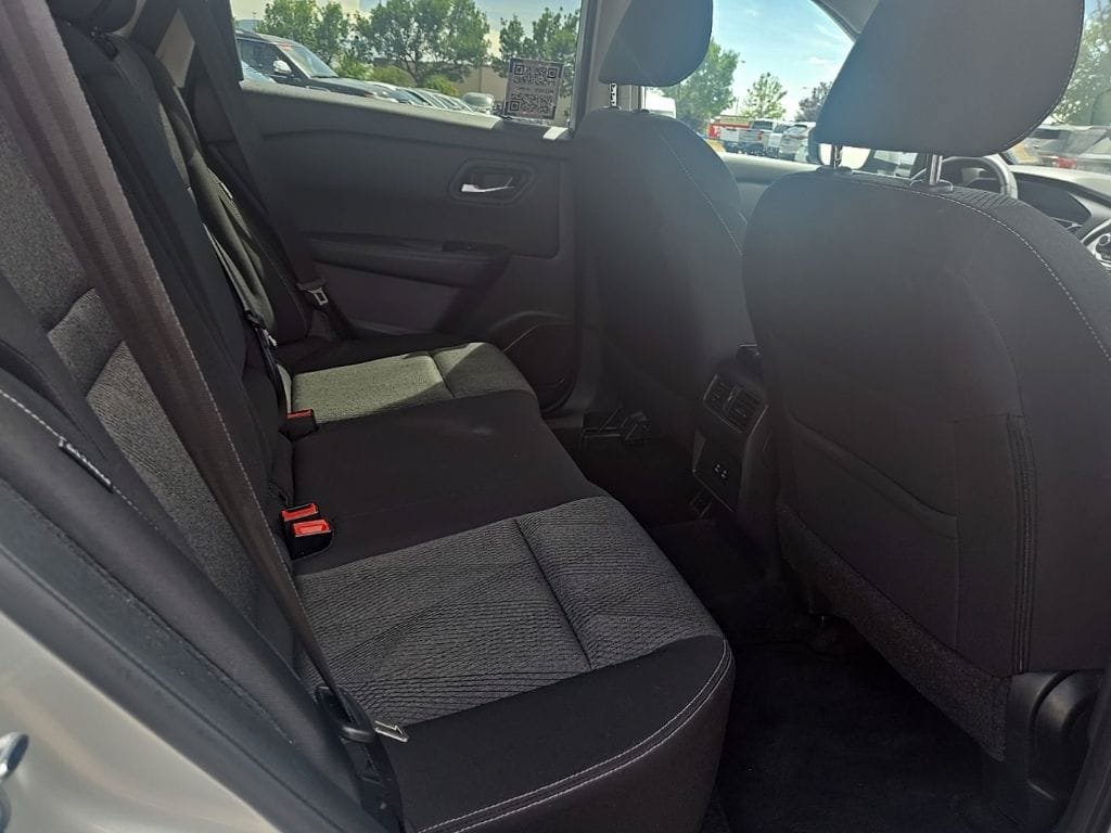 Used 2025 Nissan Rogue SV AWD/4WD image 27