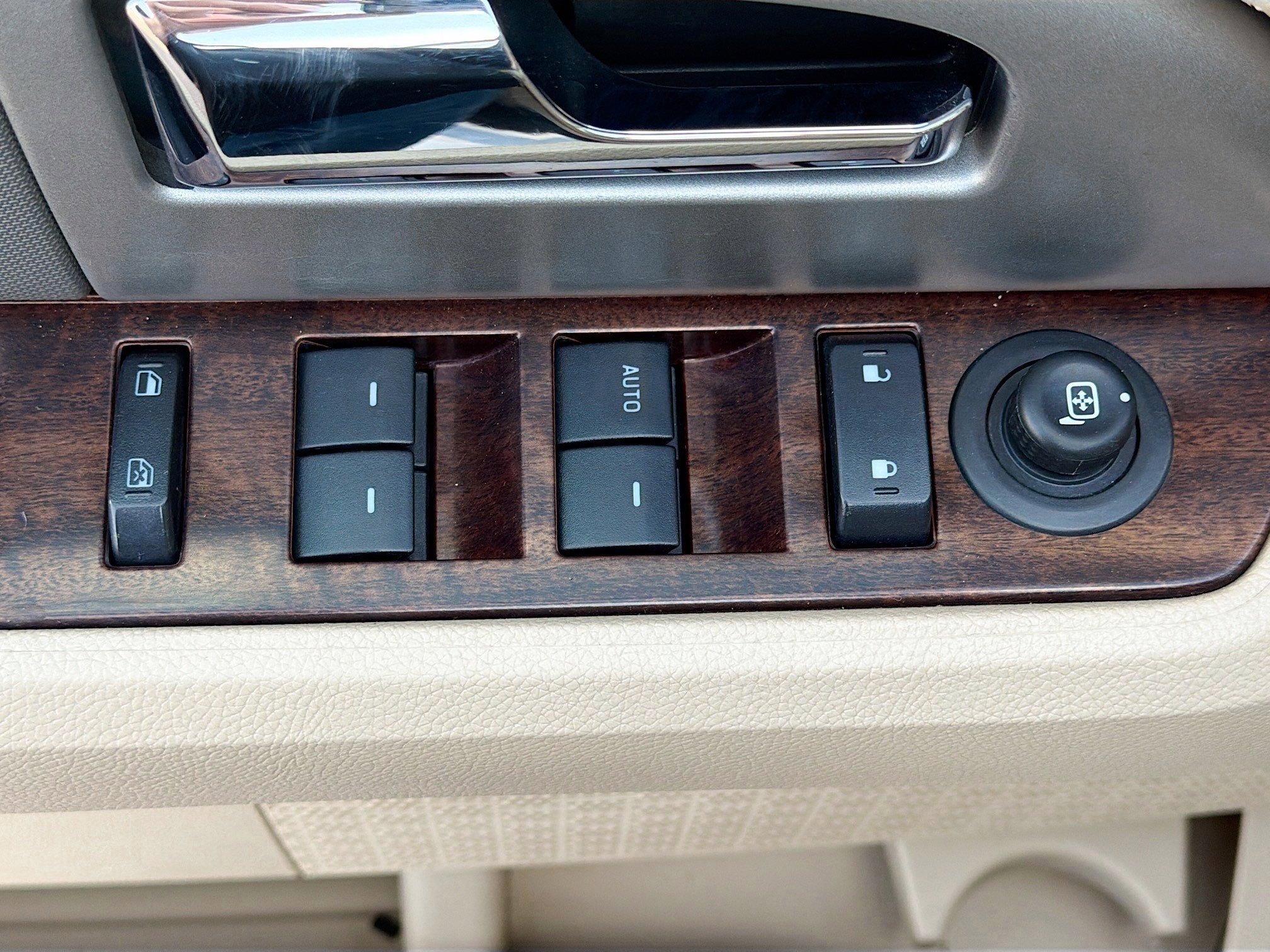 Used 2012 Ford Expedition XLT AWD/4WD image 15