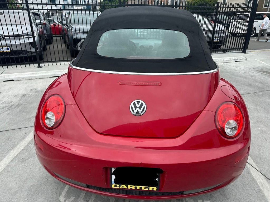 Used 2009 Volkswagen Beetle S FWD image 4