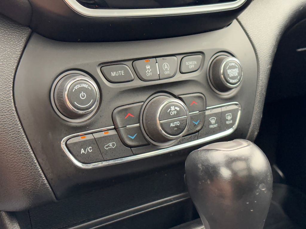 Used 2021 Jeep Cherokee Limited w/ Elite Package image 19