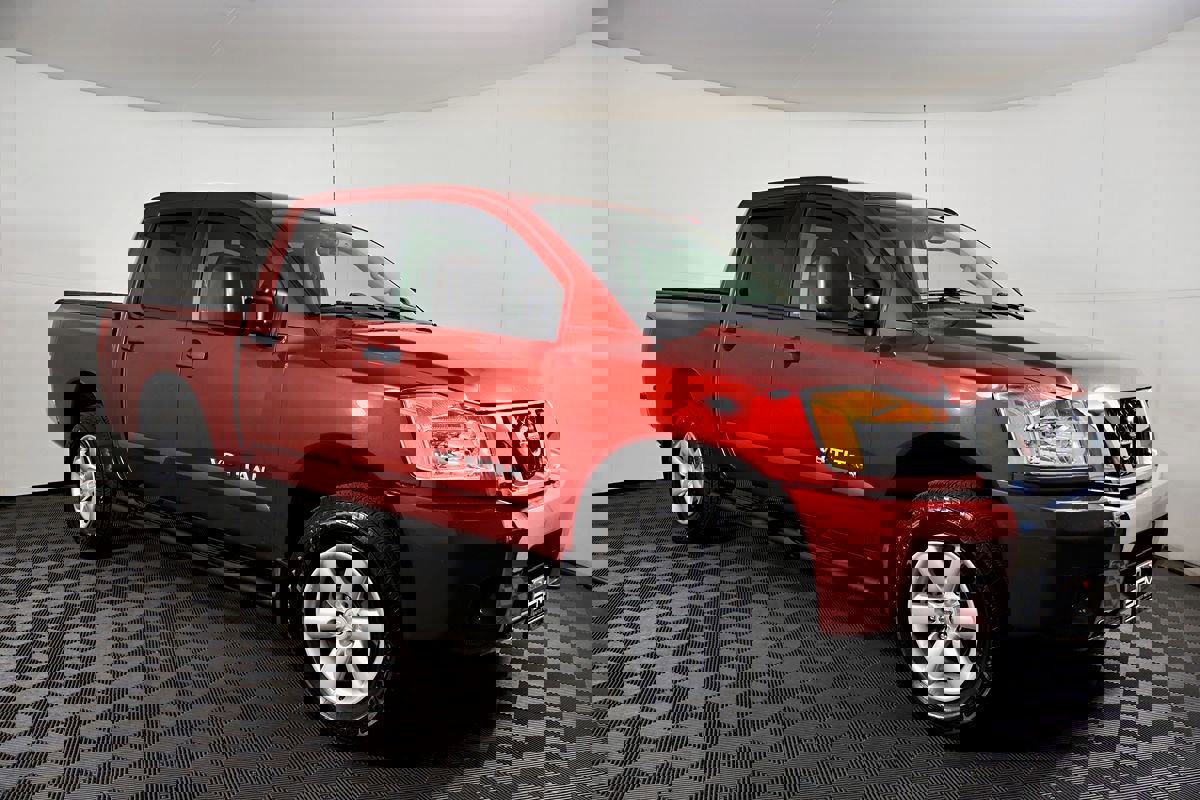 Used 2015 Nissan Titan SV image 6