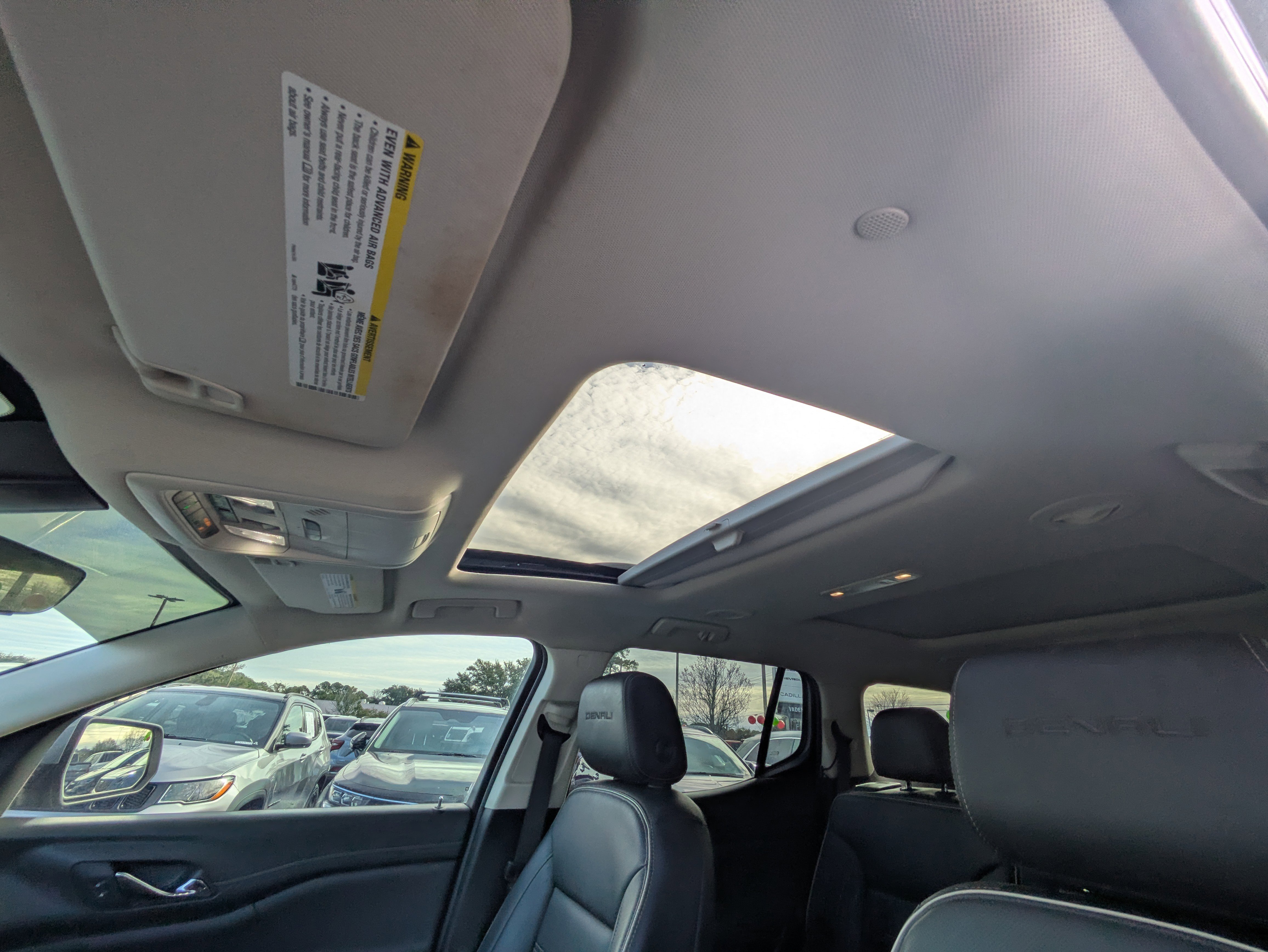 Used 2023 GMC Acadia Denali w/ Denali Ultimate Package image 15