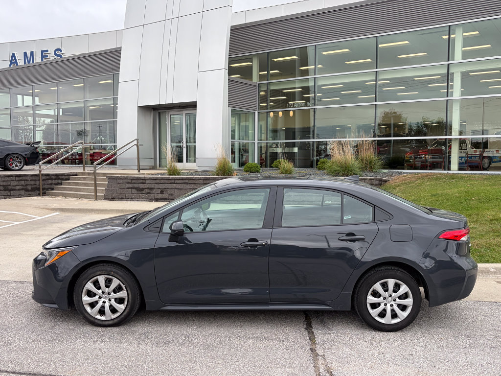 Used 2025 Toyota Corolla LE FWD image 3