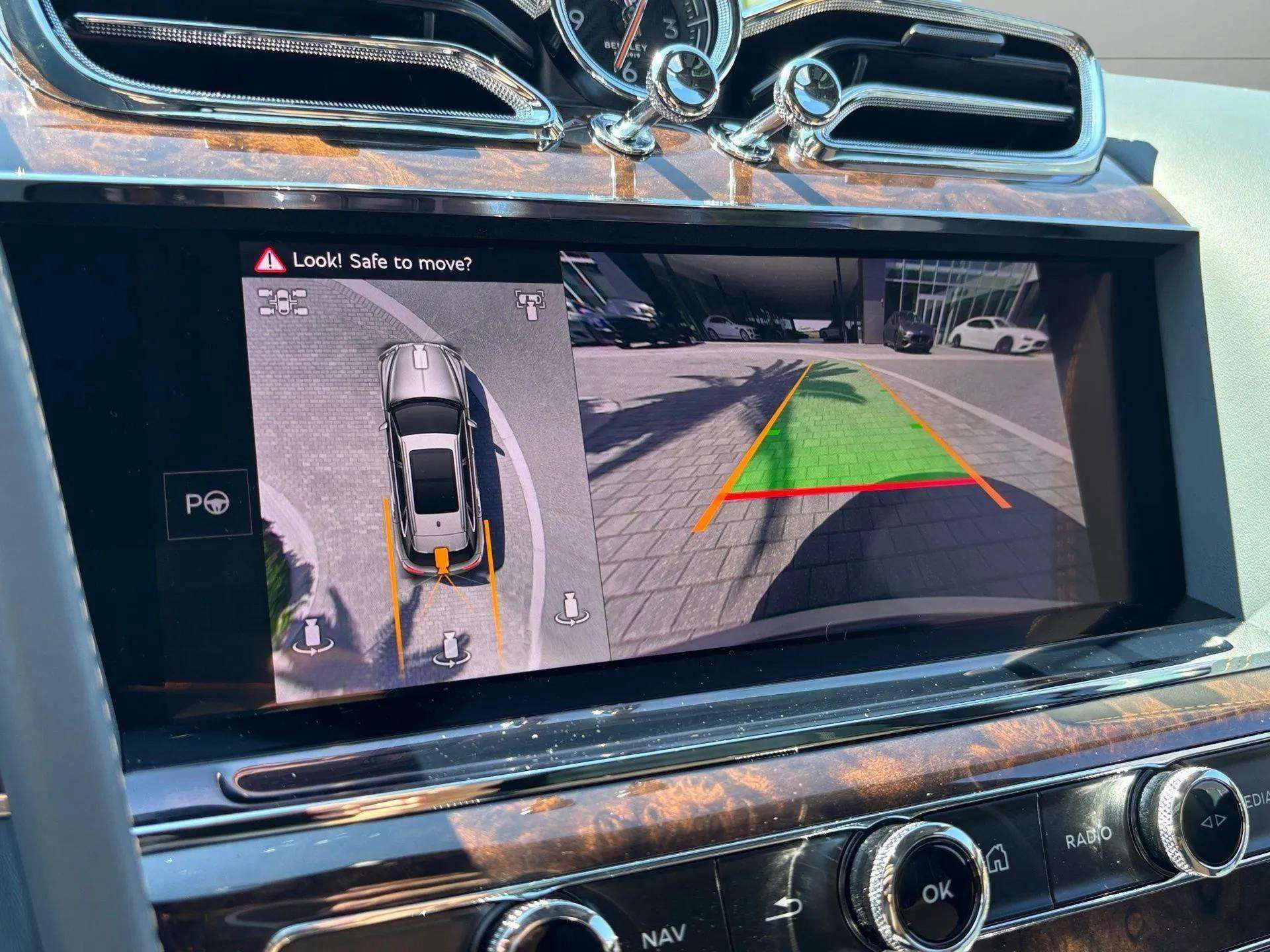 New 2025 Bentley Bentayga Extended Wheelbase image 18