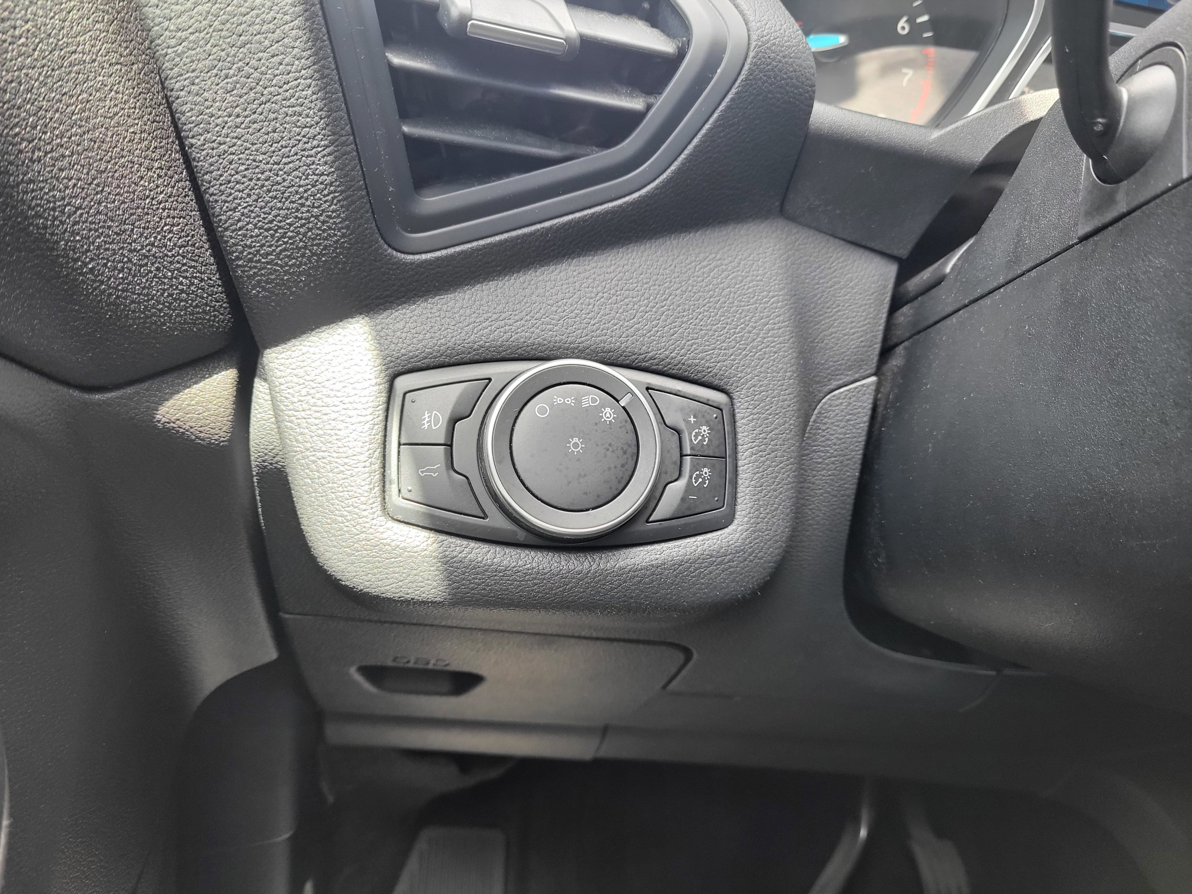Used 2019 Ford Escape SE FWD image 16