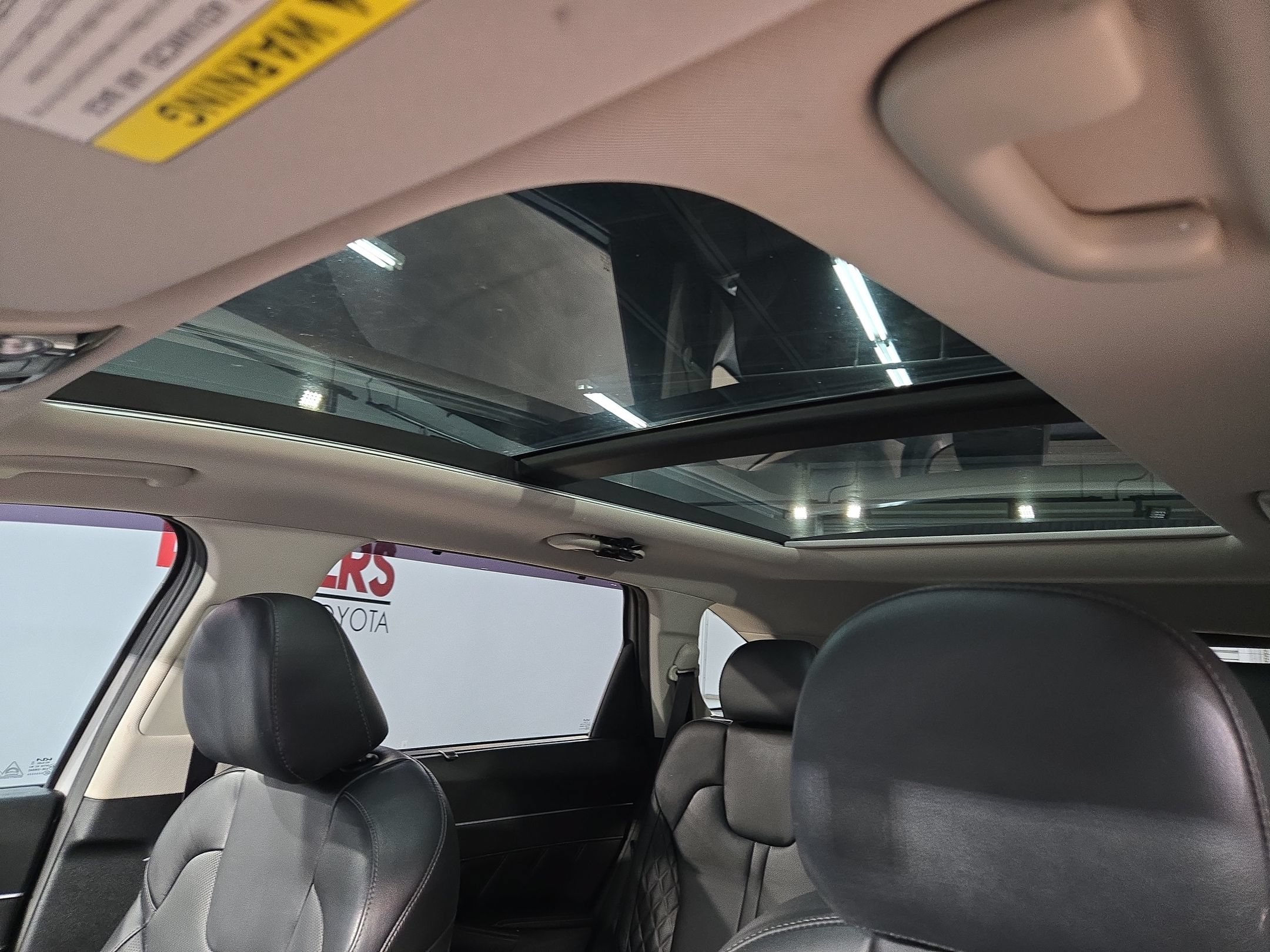 Used 2023 Kia Sorento SX AWD/4WD image 25