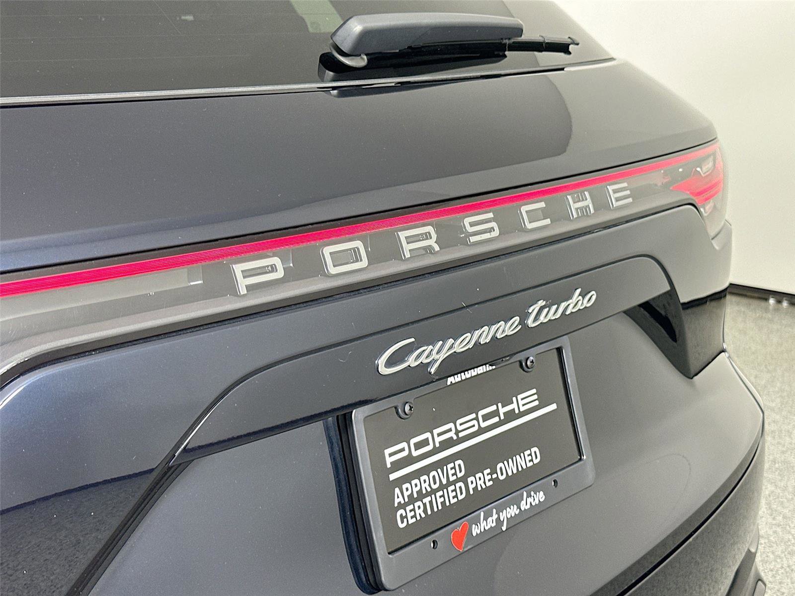 Certified 2022 Porsche Cayenne Turbo AWD/4WD image 17