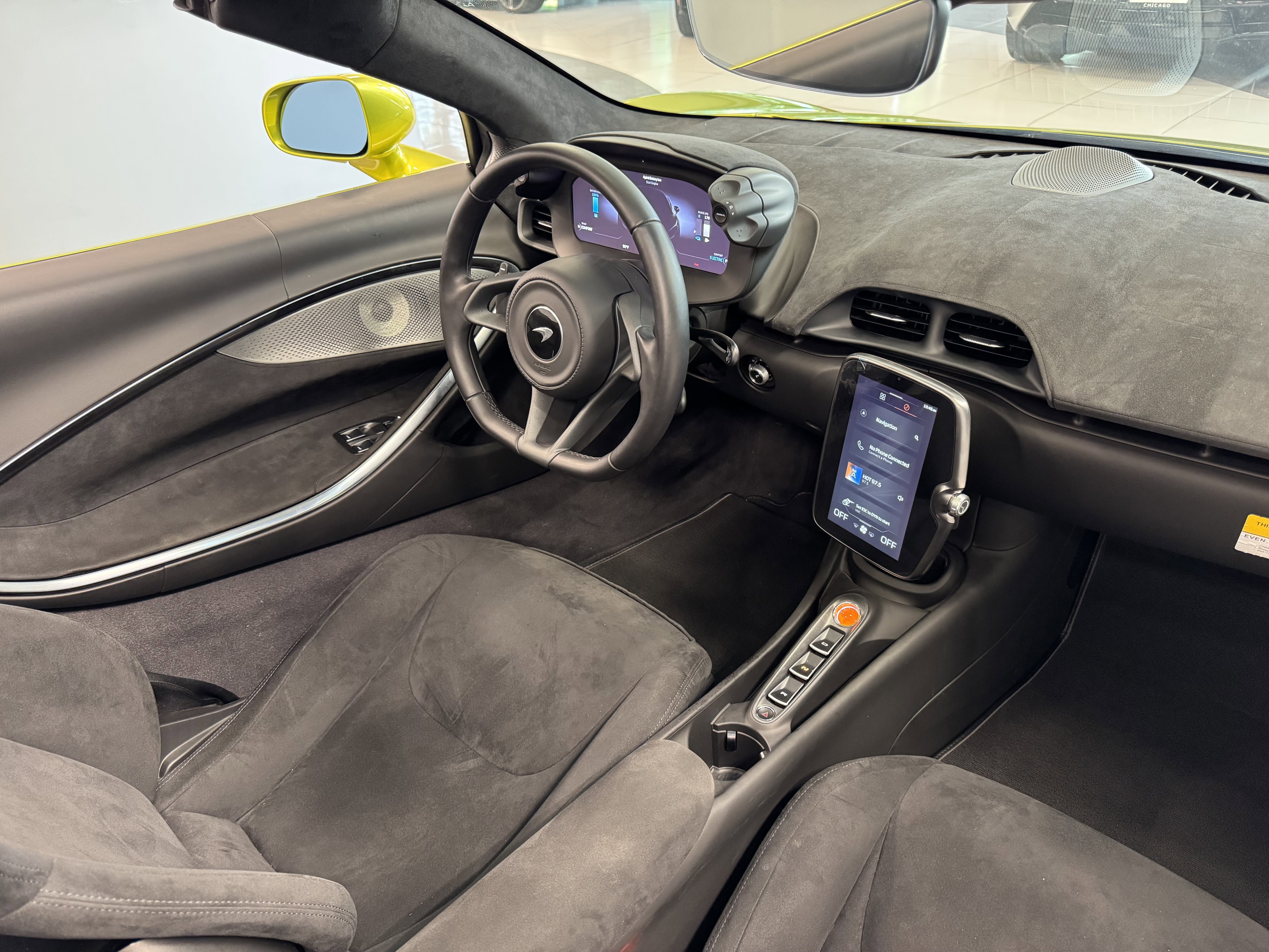 Used 2025 McLaren Artura Spider image 18