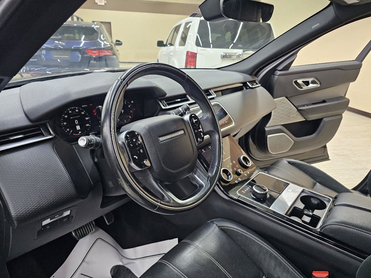 Used 2018 Land Rover Range Rover Velar R-Dynamic SE AWD/4WD image 19
